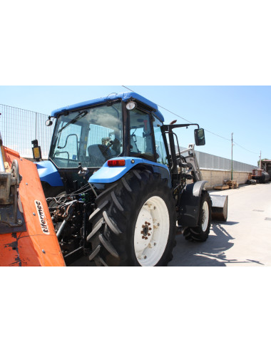 trattore new holland T5050 usato con caricatore completo di benna