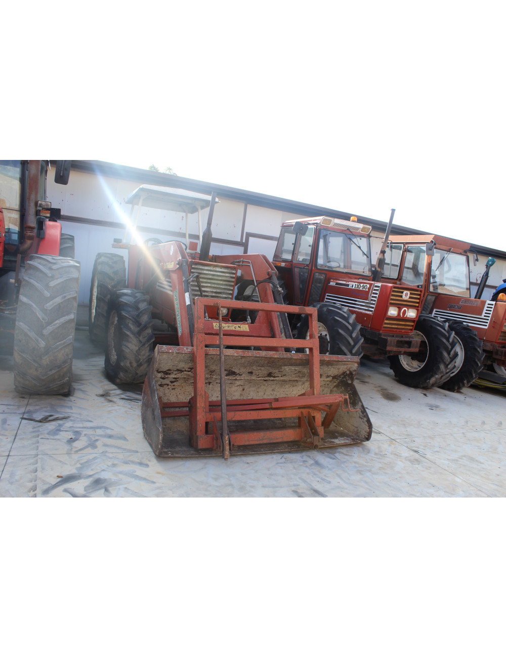 Fiat 880 DT usato con pala