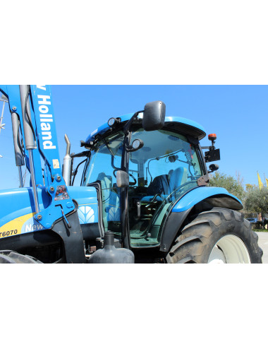 trattore usato New Holland T6070 con caricatore 760TL