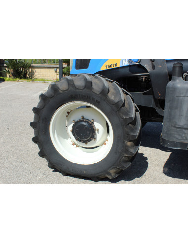 trattore usato New Holland T6070 con caricatore 760TL