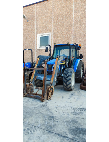 trattore usato New Holland con caricatore sigma 4 Titanium