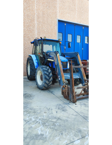 trattore usato New Holland con caricatore sigma 4 Titanium